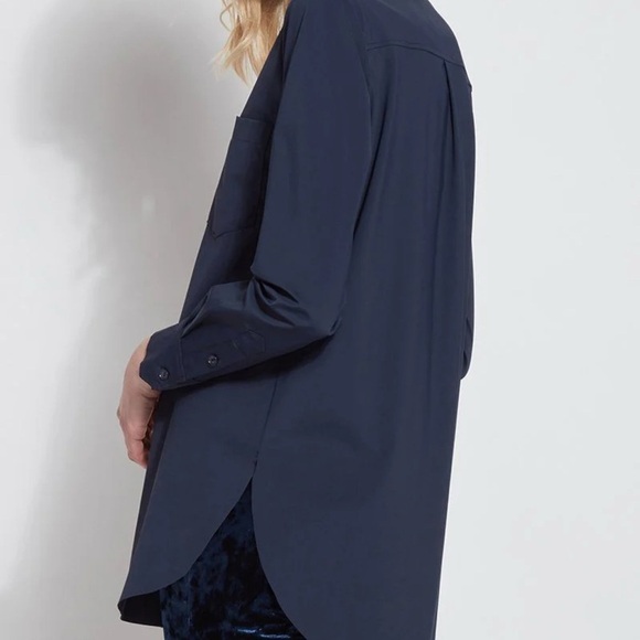 Elegant Lyssé Everyday Essential Button Down Blouse Navy Blue - Picture 2 of 16